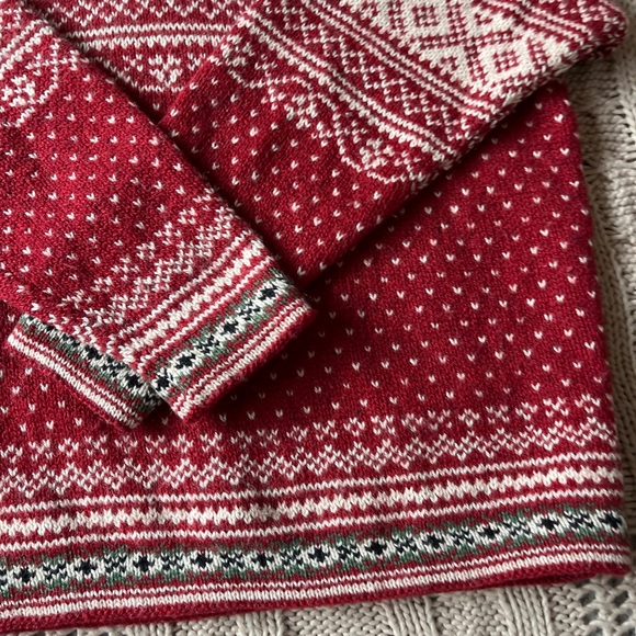 Women’s LL Bean Sweater Medium Red Beige Green Wool Buttons - Picture 8 of 14